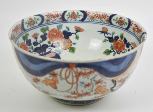 Large Imari bowl, 18th century Edo period, blue red and white. - Image 2