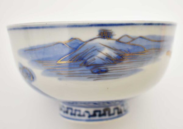 Five ceramic Arita bowls - Image 4