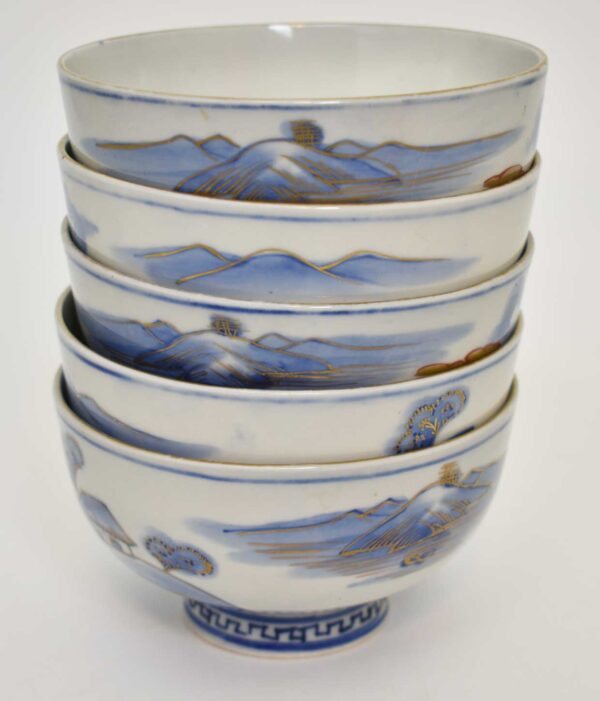 Five ceramic Arita bowls - Image 7