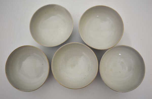 Five ceramic Arita bowls - Image 8