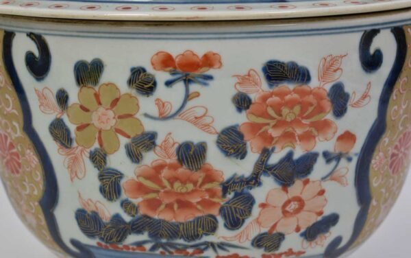 Covered large Imari bowl - Image 7