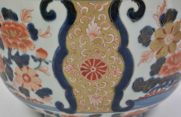 Covered large Imari bowl - Image 8