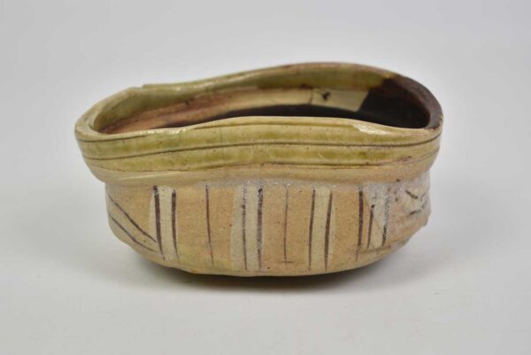 Japanese KUTSU-CHAWAN tea bowl of old ORIBE pottery - Image 3